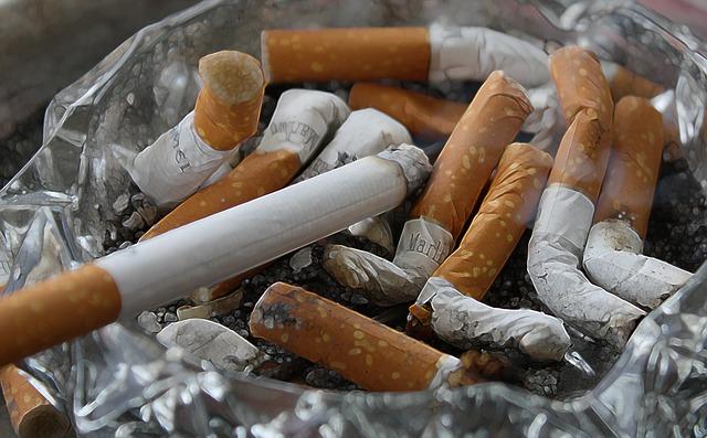 Krabička Cigaret a Rum Do Kafe: Jak Ovlivňují Vaše Zdraví?