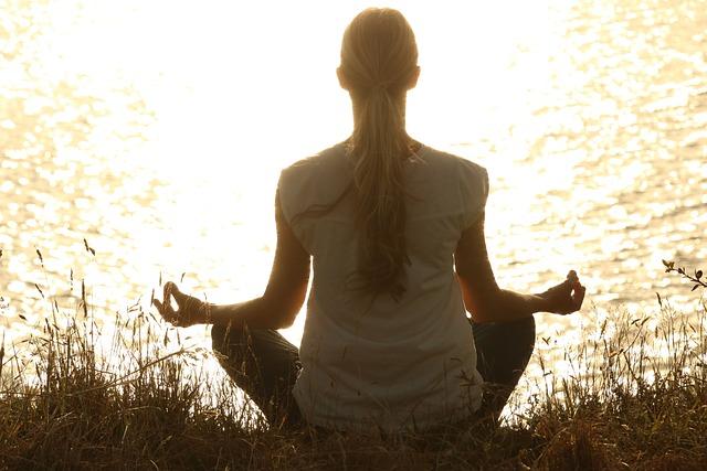 Jak může meditace a relaxační techniky pomoci s usínáním