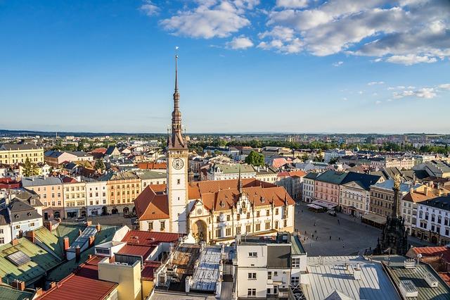 Proč je Náměstí Republiky ideálním místem pro kávu a prohlídku Prahy